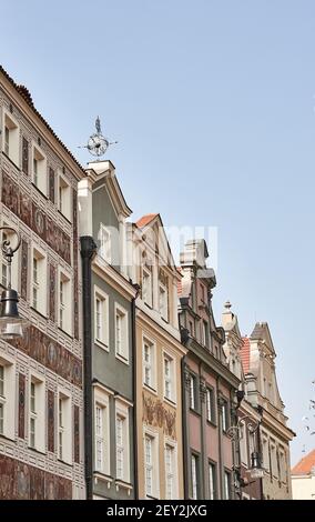 POZNAN, POLEN - 30. Sep 2017: Nahaufnahme von bunten Gebäuden auf dem alten Stadtplatz Stockfoto