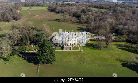 Großes Herrenhaus, vom Himmel per Drohne aufgenommen Stockfoto