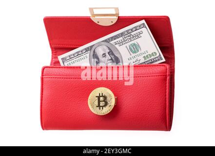 Rote Geldbörse mit geldscheinen und Bitcoin isoliert auf Weiß Stockfoto