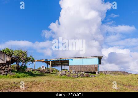 Lokale Unterkünfte für Fischer in La Perouse (Hanga Ho Onu), einem kleinen Fischerdorf an der Nordküste der Osterinsel (Rapa Nui), Chile Stockfoto