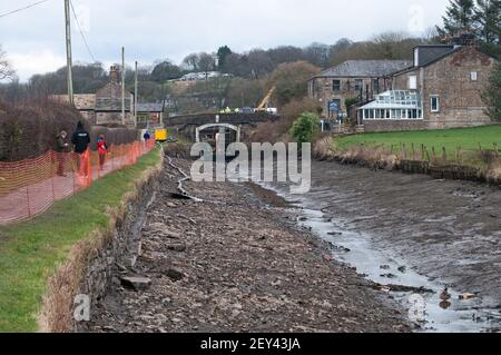 In ganz Großbritannien - Austausch von Schleusentoren auf dem Leeds - Liverpool Canal am 'Top Lock' Wheelton, nahe Chorley, Lancashire Stockfoto