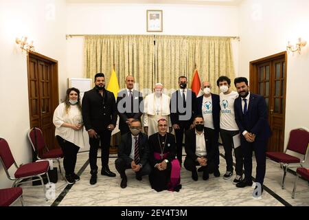 Bagdad, Irak. März 2021, 05th. Papst Franziskus trifft die Jugendlichen von Scholas Occurrentes in Bagdad, Irak Quelle: Independent Photo Agency/Alamy Live News Stockfoto