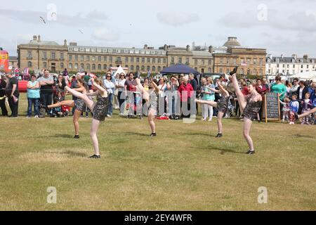 Holy Fair, Tag der Streitkräfte, Rohre im Park, Low Green, Ayr, Ayrshire, Schottland, VEREINIGTES KÖNIGREICH. 23. Juni 2018 .Dancer zeigen ihr Talent Stockfoto