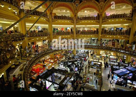 Paris, Frankreich - 20. Februar 2019 : das Innere der berühmten Galerien Lafayette in Paris Frankreich Stockfoto