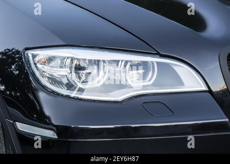 Scheinwerfer der modernen renommierten Auto close up Stockfoto