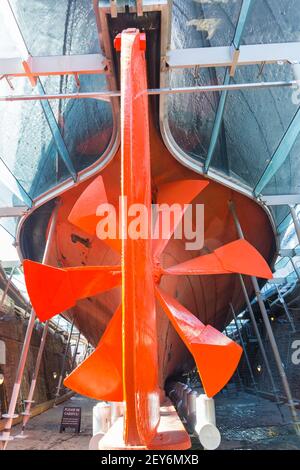 Unter der SS Grossbritannien zeigt Propeller vom Trockendock in Bristol, England im April Stockfoto