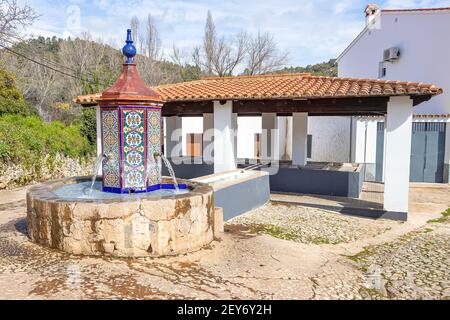 Alte öffentliche Wäscherei oder Waschplatz im Dorf Santa Ana la Real in Huelva Berge, Sierra de Aracena, Spanien Stockfoto