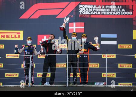 Podium, VIPs Juri, Delétraz Louis (SWI), Charouz Racing System, Dallara F2 2018, Lundgaard Christian (dnk), ART Grand Prix, Dallara F2 2018, Portrait, Ambiente während der 9th Runde der FIA Formel 2 Meisterschaft 2020 vom 11. Bis 13. September 2020 auf dem Autodromo Internazionale del Mugello, in Scarperia e San Piero, bei Florenz, Italien - Foto Sebastian Rozendaal / Dutch Photo Agency / DPPI Stockfoto