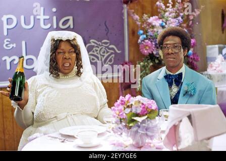 NORBIT 2007 Paramount Pictures Film mit Eddie Murphy rechts Als Norbit Rice und links als seine Frau Rasputia Stockfoto