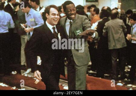 HANDELSPLÄTZE 1983 Paramount Pictures Film mit Dan Aykroyd at Links als Louis Winthorpe III und Eddie Murphy als Billy Ray Valentine Stockfoto