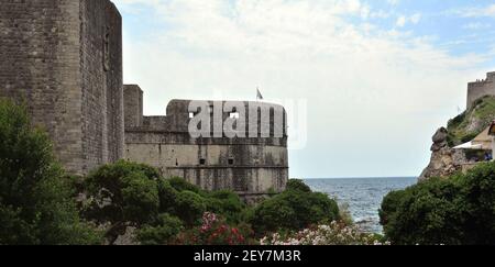 Blick auf den Bokar Turm in der Altstadt von Dubrovnik, Kroatien Stockfoto