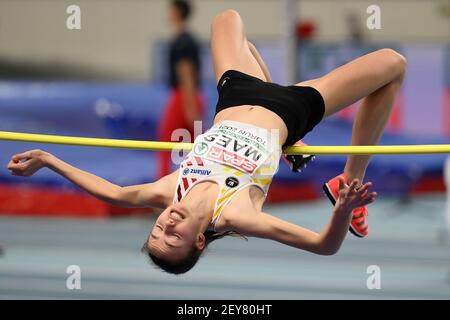 Die Belgierin Merel Maes im Einsatz während der Qualifikationsrunde des Frauen-Hochsprungwettbewerbes der Leichtathletik-Halleneuropameisterschaften in T Stockfoto