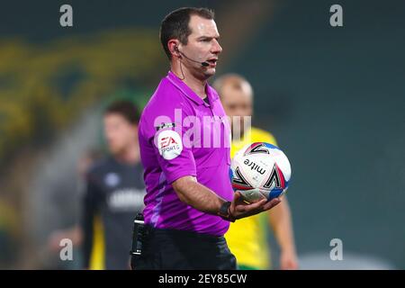 Schiedsrichter, Tim Robinson - Norwich City / Brentford, Sky Bet Championship, Carrow Road, Norwich, Großbritannien - 3rd. März 2021 nur redaktionelle Verwendung - es gelten DataCo-Beschränkungen Stockfoto