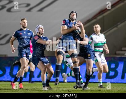 Salford, Lancashire, Großbritannien. März 2021, 05th. 5th. März 2021; AJ Bell Stadium, Salford, Lancashire, England; Englische Premiership Rugby, Sale Sharks gegen Newcastle Falcons; Josh Beaumont von Sale Sharks nimmt den hohen Ball sicher Kredit: Action Plus Sports Images/Alamy Live News Stockfoto