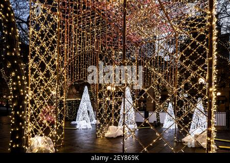 WA17989-00..... WASHINGTON - Weihnachtsdekoration im West Lake Park von Seattle. Stockfoto