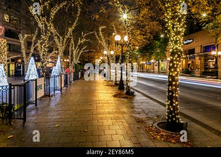 WA17993-00..... WASHINGTON - Weihnachtsdekoration im West Lake Park von Seattle entlang der 4th Avenue. Stockfoto