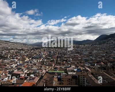 Luftbild Stadtbild Panorama von El Panecillo Berg in Quito Skyline alten historischen Stadtkern Gebäude von der Kathedrale Basilika Ecuador South Amer Stockfoto