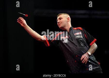 Nathan Aspinall während des Tages eines der Ladbrokes UK Open 2021 Turnier in der Marshall Arena, Milton Keynes. Bilddatum: Freitag, 5. März 2021. Stockfoto