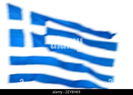 Weiß winkende griechenland Flagge in der blauen verschwommen Stockfoto