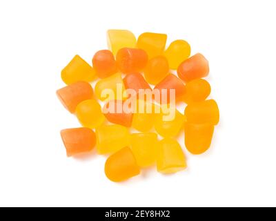Nahaufnahme Textur von orangen und gelben Multivitamin-Gummis. Gesundes Lifestyle-Konzept. Stockfoto