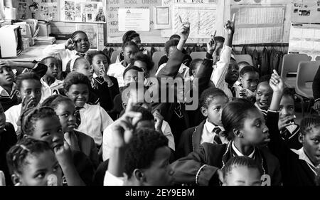 JOHANNESBURG, SÜDAFRIKA - 05. Jan 2021: Soweto, Südafrika - 26 2011. Oktober: Afrikanische Kinder im Primary School Classroom Stockfoto