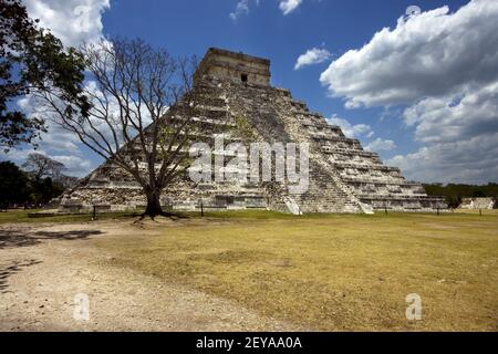 Wilder Winkel des chichen itza Tempels in tulum mexiko Stockfoto