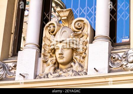 Madrid Spanien Spanish Centro District historisches Zentrum Plaza de Canalejas Gebäude außen architektonische Skulptur Stockfoto