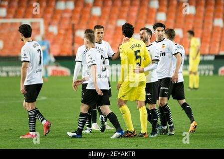 Valencia, Spanien. März 2021, 05th. Christian Oliva, Goncalo Guedes, Antonio Latorre Grueso (Lato), Jose Gaya, Carlos Soler von Valencia CF und Dani Parejo von Villarreal CF im Einsatz beim spanischen Fußballspiel La Liga zwischen Valencia CF und Villarreal CF im Estadio Mestalla.Endstand; Valencia CF 2:1 Villarreal. Kredit: SOPA Images Limited/Alamy Live Nachrichten Stockfoto