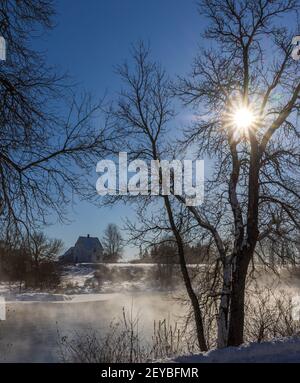 Ein frigider Morgen auf dem Chippewa River im Norden von Wisconsin. Stockfoto