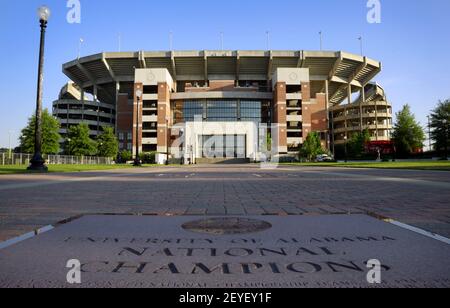19. Juni 2013. Universität von Alabama, Tuscaloosa, Alabama. Das Bryant-Denny Stadium, Heimstadion der Crimson Tide, des Meisterschafts-SEC-Teams der Universität von Alabama. (Foto von Charlie Varley/Sipa USA)
