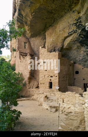 Cliff Palace im Mesa Verde National Park, Ruinen eines Anasazi Pueblo, UNESCO-Weltkulturerbe, Vertikale Orientierung Stockfoto
