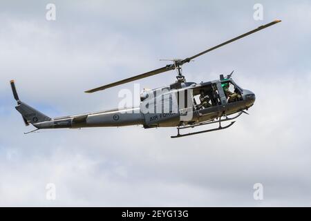 Ein Hubschrauber der neuseeländischen Luftwaffe Bell UH-1 Iroquois ('Huey') Im Flug Stockfoto