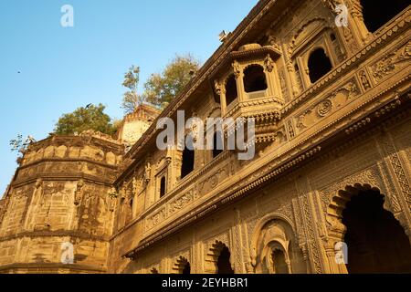 Schnitzereien von Musikern im Maheshwar Fort in Maheshwar, Madhya Pradesh, Indien Stockfoto