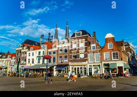 Delft, Niederlande - 11. Juli 2019: Marktplatz der Stadt Delft in den Niederlanden Stockfoto