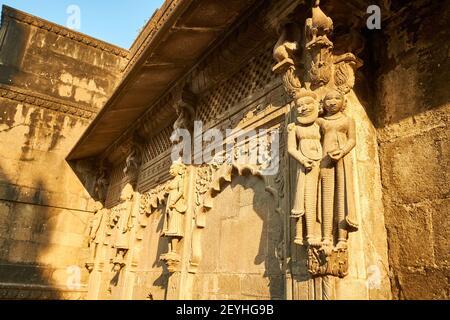 Schnitzereien von Musikern im Maheshwar Fort in Maheshwar, Madhya Pradesh, Indien Stockfoto