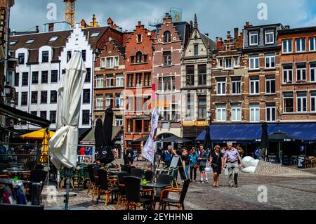 Antwerpen, Belgien - 12. Juli 2019: Innenstadt von Antwerpen (Antwerpen) früh morgens an einem Sommertag Stockfoto