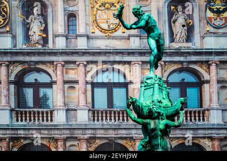 Antwerpen, Belgien - 12. Juli 2019: Nahaufnahme des Brabo Brunnens in Antwerpen, Belgien Stockfoto