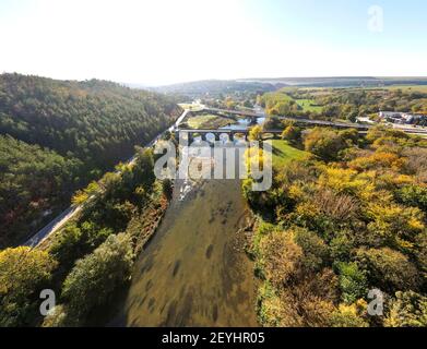 Luftpanorama der Brücke des 19. Jahrhunderts über den Fluss Yantra, bekannt als Kolyu-Ficheto-Brücke in Byala, Ruse Region, Bulgarien Stockfoto