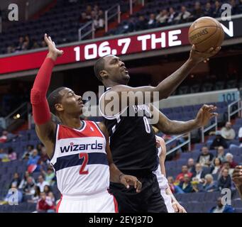 Brooklyn Nets Center Andray Blatche 0 Fahrt In Den Korb Vorbei An Washington Wizards Point Guard