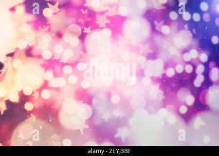 Weihnachten festliche Hintergrund. Verschwommener Weihnachtshintergrund, festlicher mehrfarbiger Bokeh-Hintergrund. Stockfoto