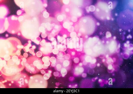 Weihnachten festliche Hintergrund. Verschwommener Weihnachtshintergrund, festlicher mehrfarbiger Bokeh-Hintergrund. Stockfoto