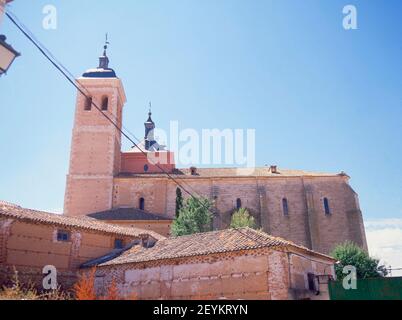 IGLESIA PARROQUIAL- COMENZADA EN 1578 Y TERMINADA EN 1715 AL FINALIZAR LA TORRE. ORT: IGLESIA DE LA ASUNCION. MECO. MADRID. SPANIEN. Stockfoto