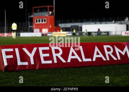 Leverkusen, Deutschland. März 2021, 05th. Sponsoring-Zeichen beim Bundesliga-Spiel der Frauen zwischen Bayer 04 Leverkusen und Turbine Potsdam im Ulrich-Haberland-Stadion in Leverkusen, Deutschland Quelle: SPP Sport Pressefoto. /Alamy Live Nachrichten Stockfoto