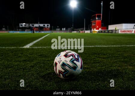 Leverkusen, Deutschland. März 2021, 05th. Offizieller Spielball beim Bundesliga-Spiel der Frauen zwischen Bayer 04 Leverkusen und Turbine Potsdam im Ulrich-Haberland-Stadion in Leverkusen, Deutschland Quelle: SPP Sport Pressefoto. /Alamy Live Nachrichten Stockfoto