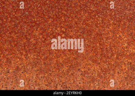 Rostiges Metall zu orangefarbener Platte, flach, homogen, Hintergrund und Textur Stockfoto