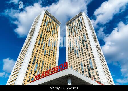 Moskau, Russland - April 04,2016. Ansicht der Wohnanlage Haus auf Begovaya Stockfoto