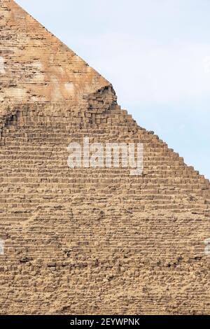 Detailansicht der Pyramide von Khufu mit original Gehäusesteinen, Gizeh Plateau, Groß-Kairo, Ägypten Stockfoto