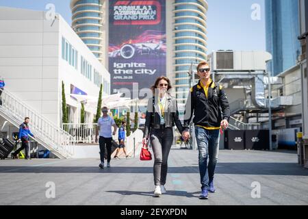 SIROTKIN Sergey (rus), Renault F1 Team RS19, Portrait mit seiner Freundin, Mädchen, während der Formel 1 Weltmeisterschaft 2019, großer Preis von Aserbaidschan vom 25. Bis 28. April in Baku - Foto Antonin Vincent / DPPI Stockfoto