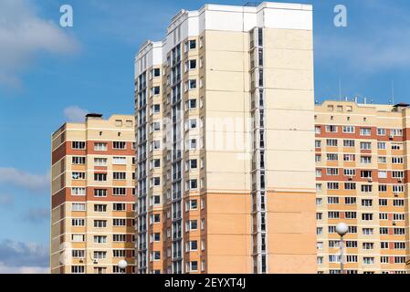 Andreevka, Russland - April 11,2016. Wohnanlage Ujutniy Stockfoto