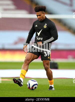 Wolverhampton Wanderers' Adama Traore macht sich vor dem Anpfiff während des Premier League-Spiels in Villa Park, Birmingham, warm. Bilddatum: Samstag, 6. März 2021. Stockfoto